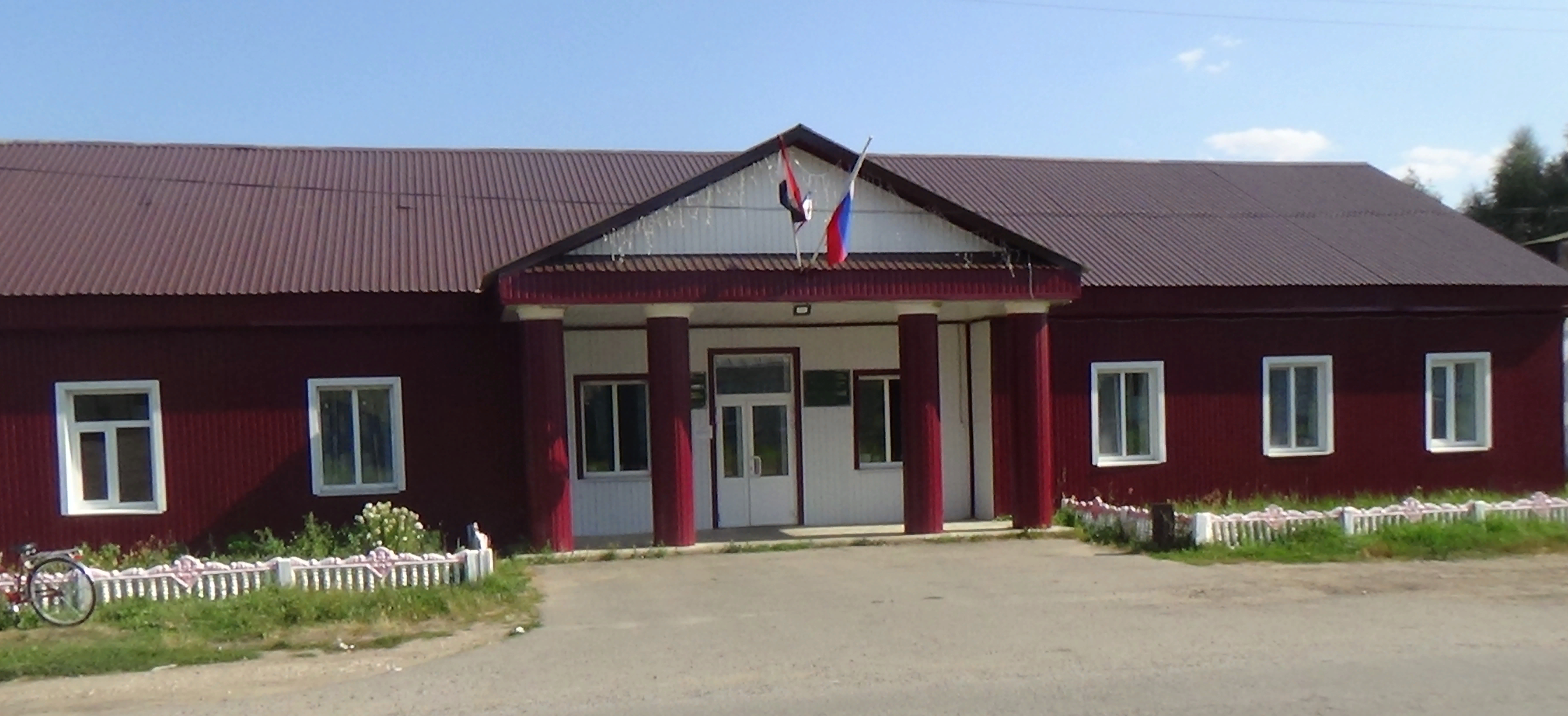Здание администрации Красноподгорного сельского поселения.
